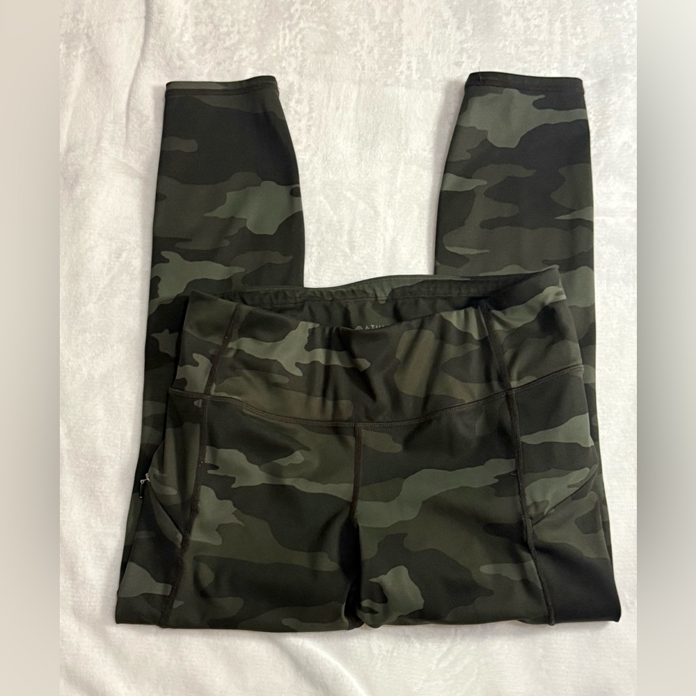 Athleta Camo Contender 7/8 Tight Leggings Size Small